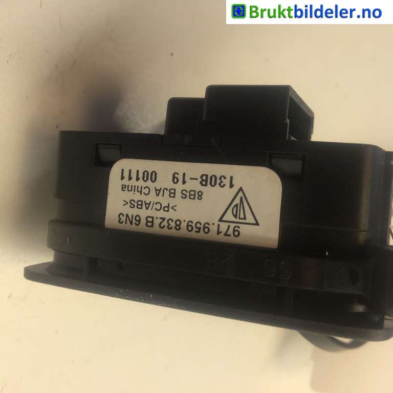 Bryter baklukeåpner til Porsche Taycan 2019-->>  (PORSCHE|971 959 832 B|130B-19 00111|)