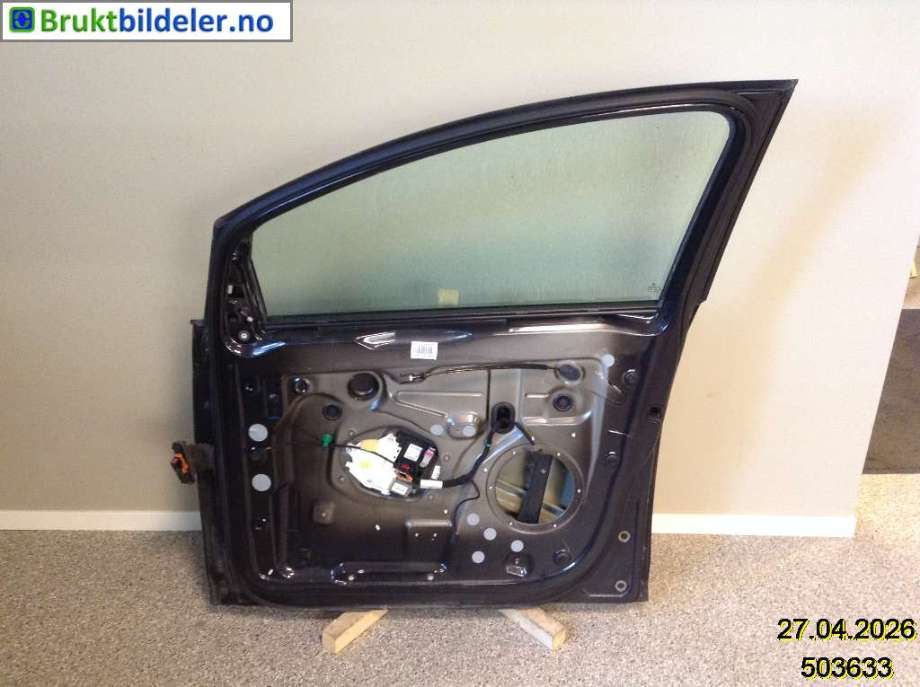 Dør høyre foran til VW Golf, Plus/Cross 2005-2009 (Fase 1) (VOLKSWAGEN|5M0 831 302 P||5M0 831 106 E)