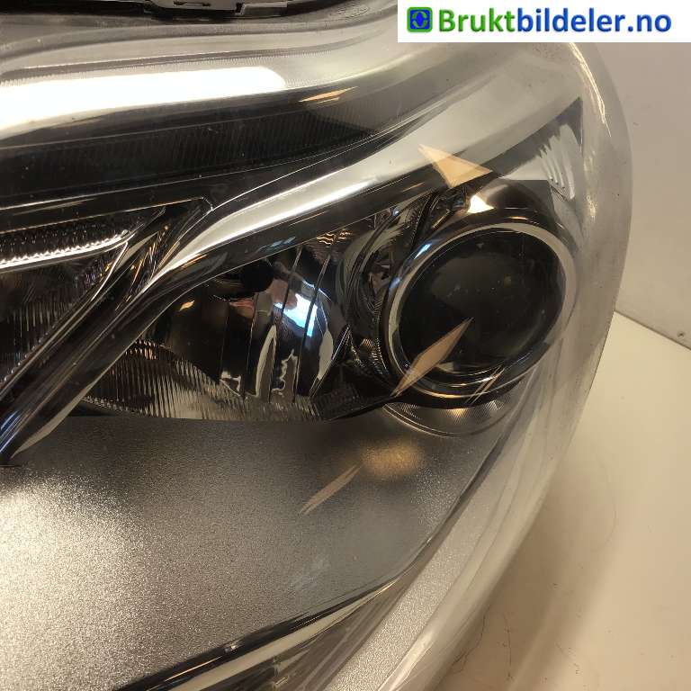 Frontlykt venstre xenon til Ford Focus 2011-2014 (Type III, Fase 1)  (FORD|BM51-13D155-AJ|)