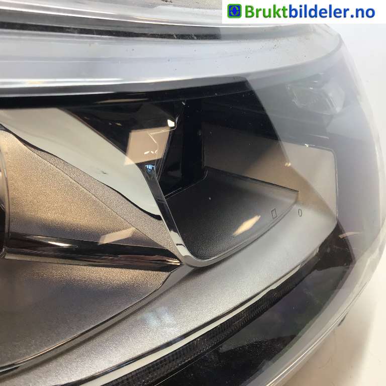 Frontlykt høyre halogen til Mitsubishi Outlander 2015-->> (Type III, Fase 2)  (MITSUBISHI|8301C864|)