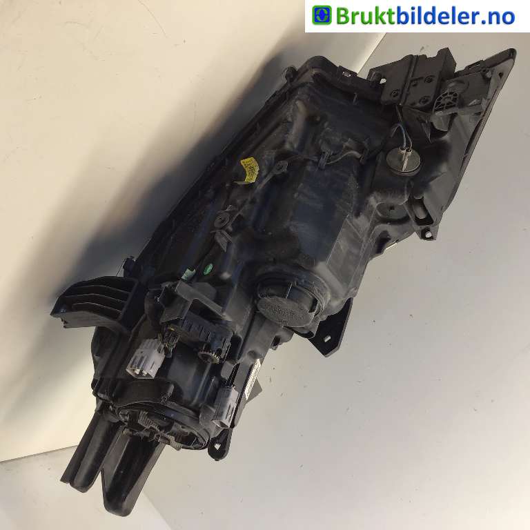 Frontlykt høyre halogen til Mitsubishi Outlander 2015-->> (Type III, Fase 2)  (MITSUBISHI|8301C864|)