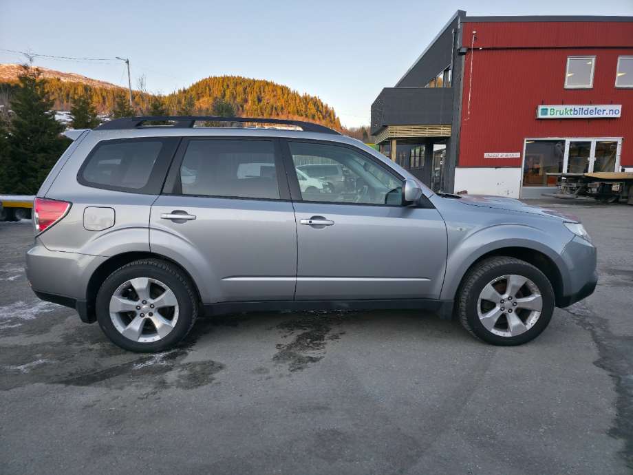 Dør høyre bak til Subaru Forester, 2008-2013 (Type III)  (SUBARU|)