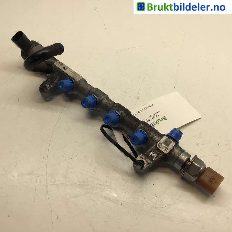 Dyseskinne (fuelrail) til VW Golf VI, 2008-2012  (VOLKSWAGEN|03L 130 089 P)