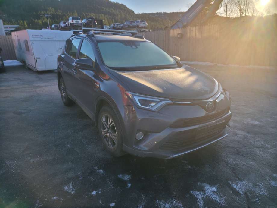 Dør høyre foran til Toyota RAV4, 2016-2019 (Type IV, Fase 2)  (TOYOTA|)