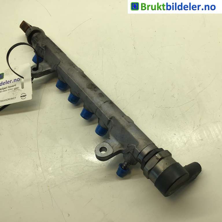 Dyseskinne (fuelrail) til Audi A4 2007-2014 (Type IV) (B8) (B8) (AUDI|03L 130 089 A|)