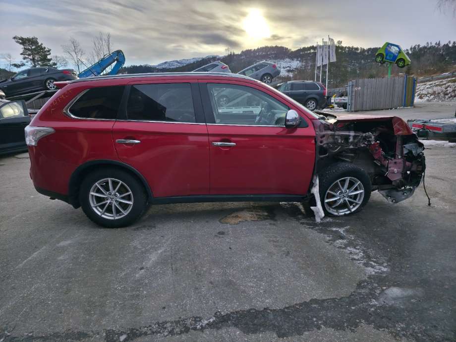 Dør høyre foran til Mitsubishi Outlander, 2015-->> (Type III, Fase 2) (MITSUBISHI|)