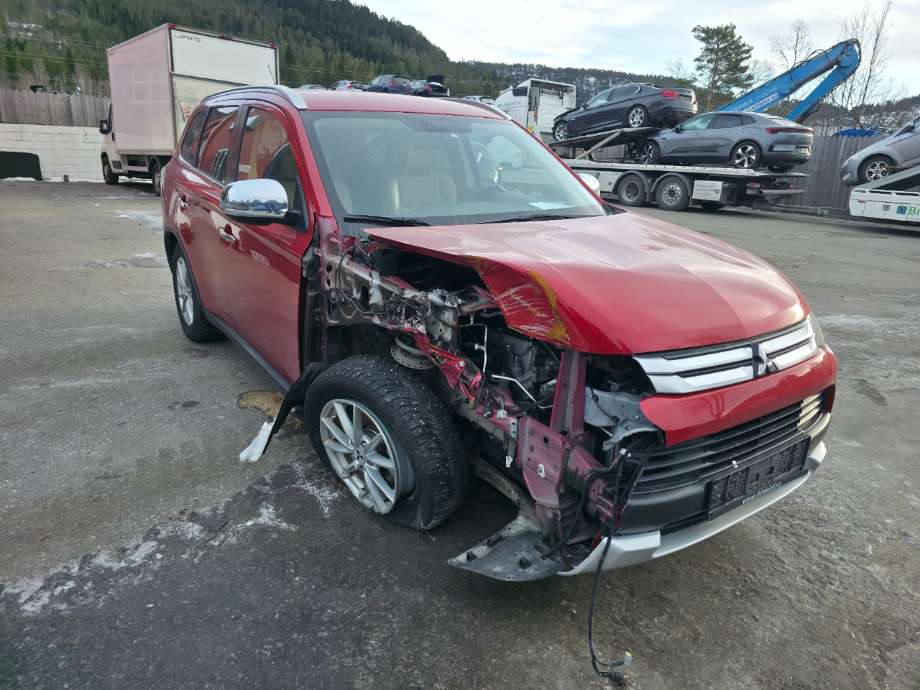Dør høyre foran til Mitsubishi Outlander 2015-->> (Type III, Fase 2) (MITSUBISHI|)