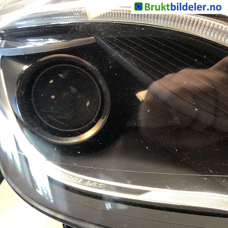 Frontlykt høyre xenon til Mercedes B-Klasse 2011-2018 (W246) (W246) (MERCEDES|A 246 820 72 61|0 301 271 272 07|)