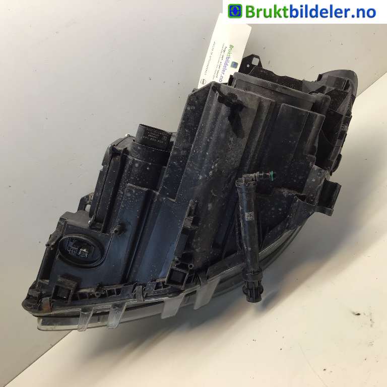 Frontlykt høyre xenon til Mercedes B-Klasse 2011-2018 (W246) (W246) (MERCEDES|A 246 820 72 61|0 301 271 272 07|)