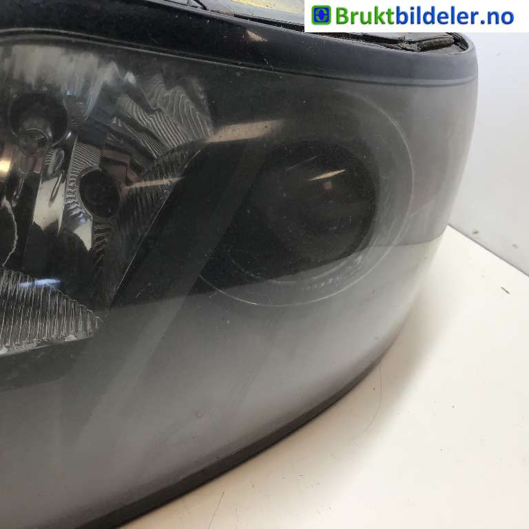 Frontlykt venstre xenon til Volvo V50 2004-2007 (Fase 1) (VOLVO|30698889|0 301 198 273|)