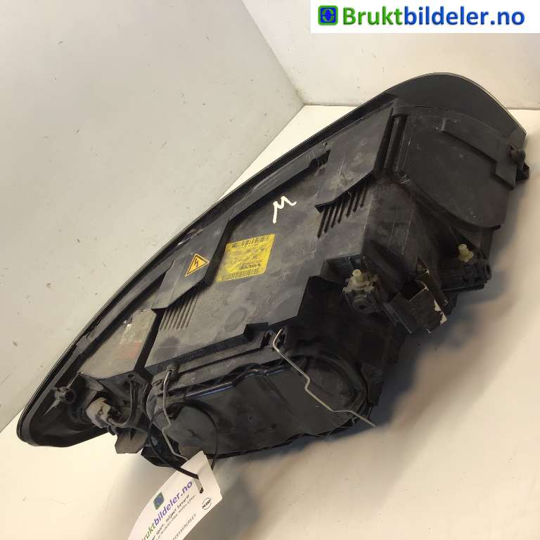 Frontlykt venstre xenon til Volvo V50 2004-2007 (Fase 1) (VOLVO|30698889|0 301 198 273|)