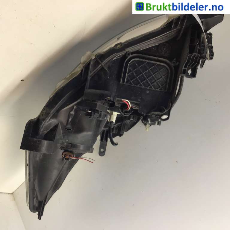 Frontlykt høyre halogen til Toyota Auris 2010-2012 (Type I, Fase 2)  (TOYOTA|8113002A40|)