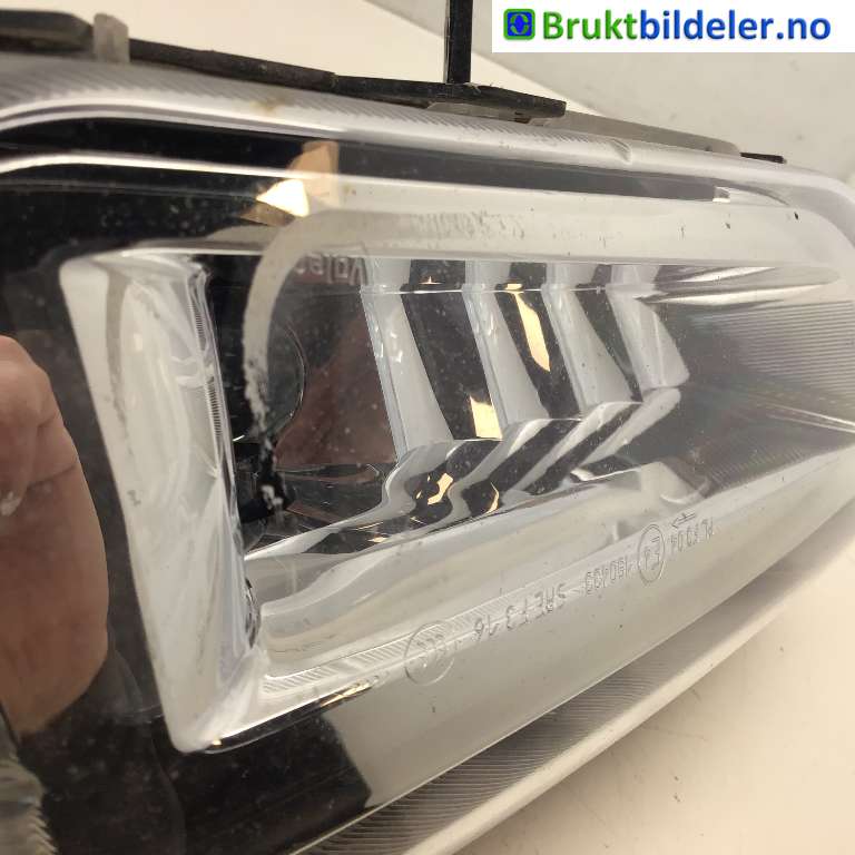 Tåkelykt venstre foran til Nissan Leaf 2018-->> (Type II) (NISSAN|26155-8995C|L90102546|)
