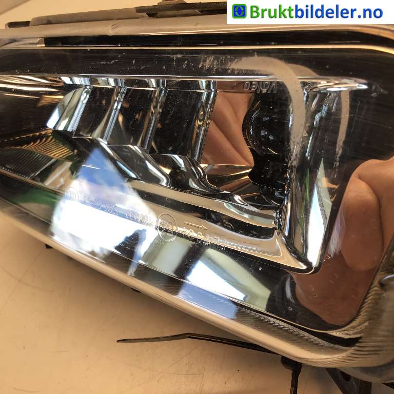 Tåkelykt venstre foran til Nissan Leaf 2018-->> (Type II)  (NISSAN|26150-8995C|L90102548|)