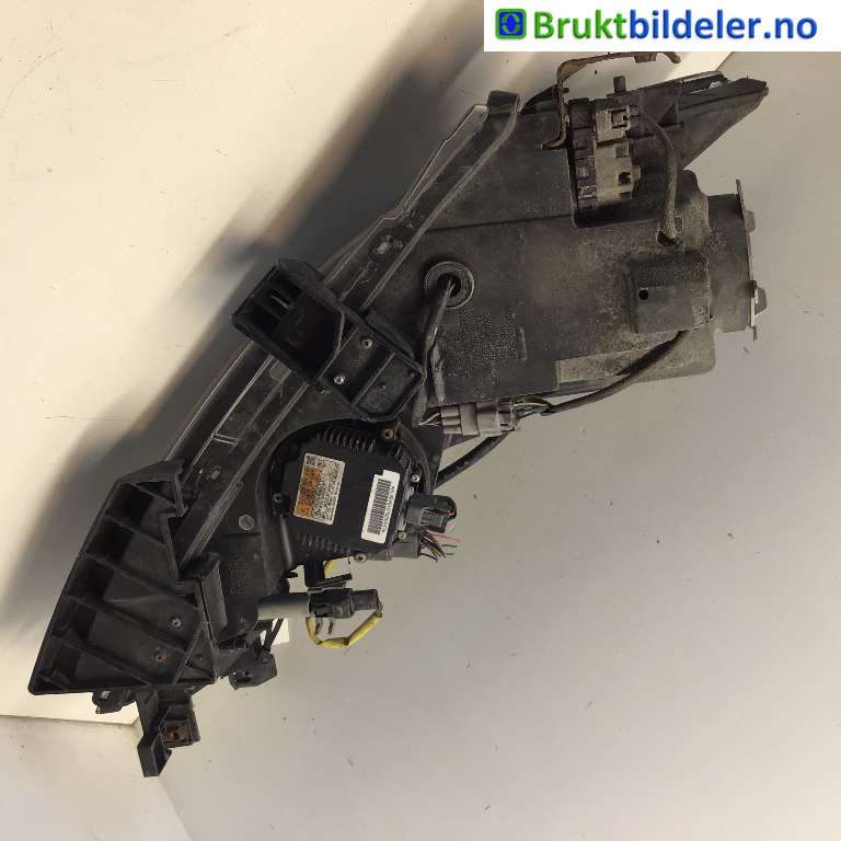 Frontlykt venstre xenon til Mazda 6 2010-2013 (Type II, Fase 2)  (MAZDA|GDK3510L0D|)