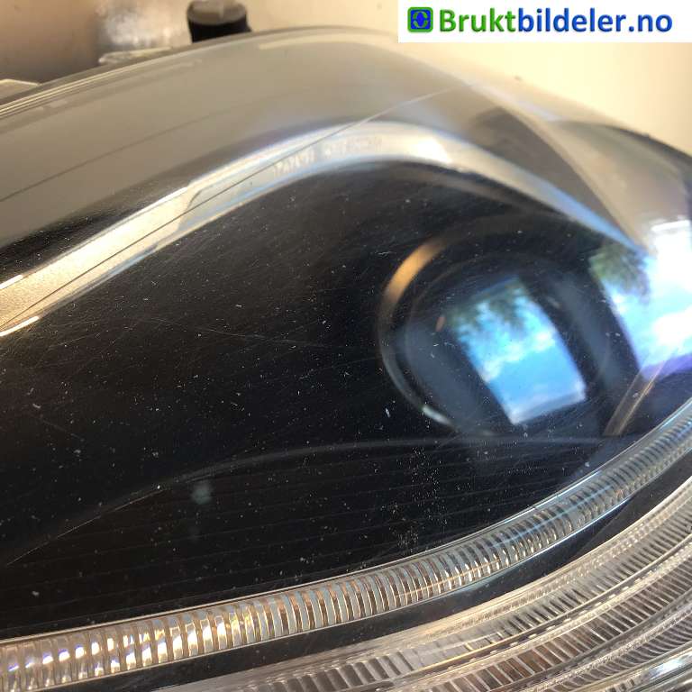 Frontlykt høyre xenon til Mercedes B-Klasse 2011-2018 (W246) (W246) (MERCEDES|A 246 820 72 61|0 301 271 272 07|)
