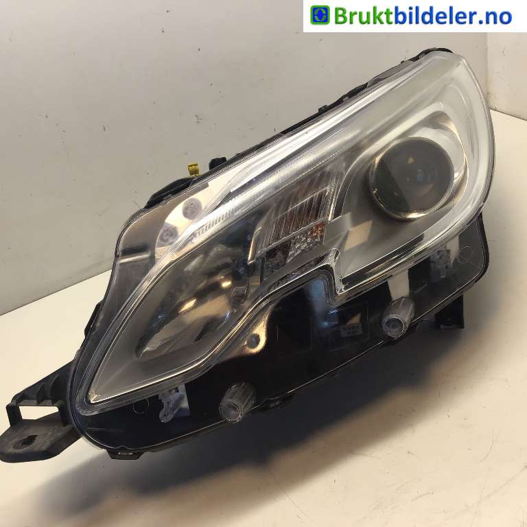 Frontlykt venstre halogen til Peugeot 2008, 2013-2019 (Type I) (PEUGEOT|9815405780)