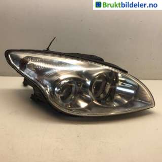 Frontlykt høyre halogen til Hyundai i30,   (HYUNDAI|921022L020)