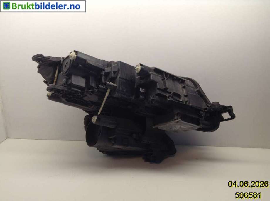 Frontlykt venstre halogen til Škoda Kodiaq 2017-->>  (SKODA|566 941 015 E|1ZX 012 669-25|566 941 015 H)