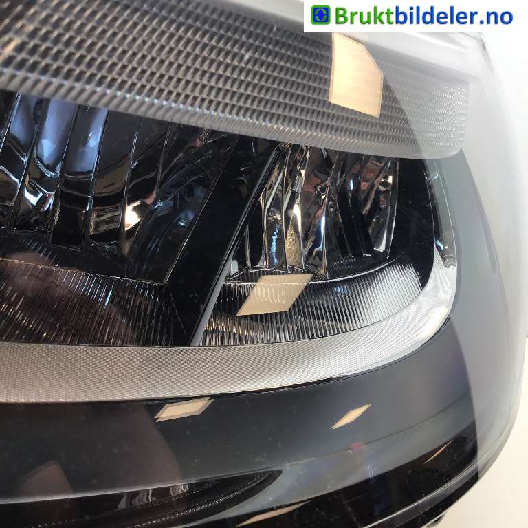 Frontlykt venstre halogen til VW ID.3 2020-->>  (VOLKSWAGEN|10B 941 005 E|00249813-01|)
