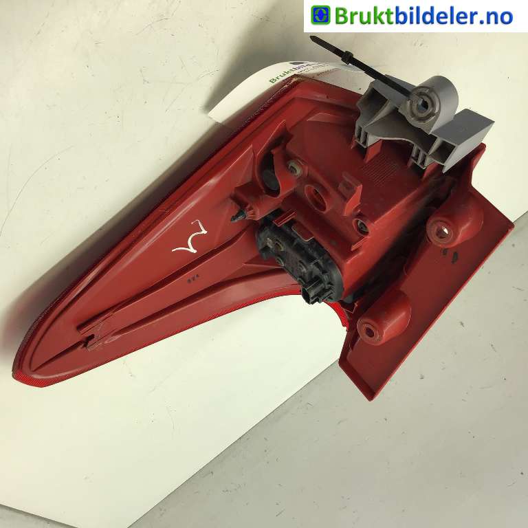 Baklykt venstre til Toyota Auris 2013-2015 (Type II, Fase 1)  (TOYOTA|81561-02710|)