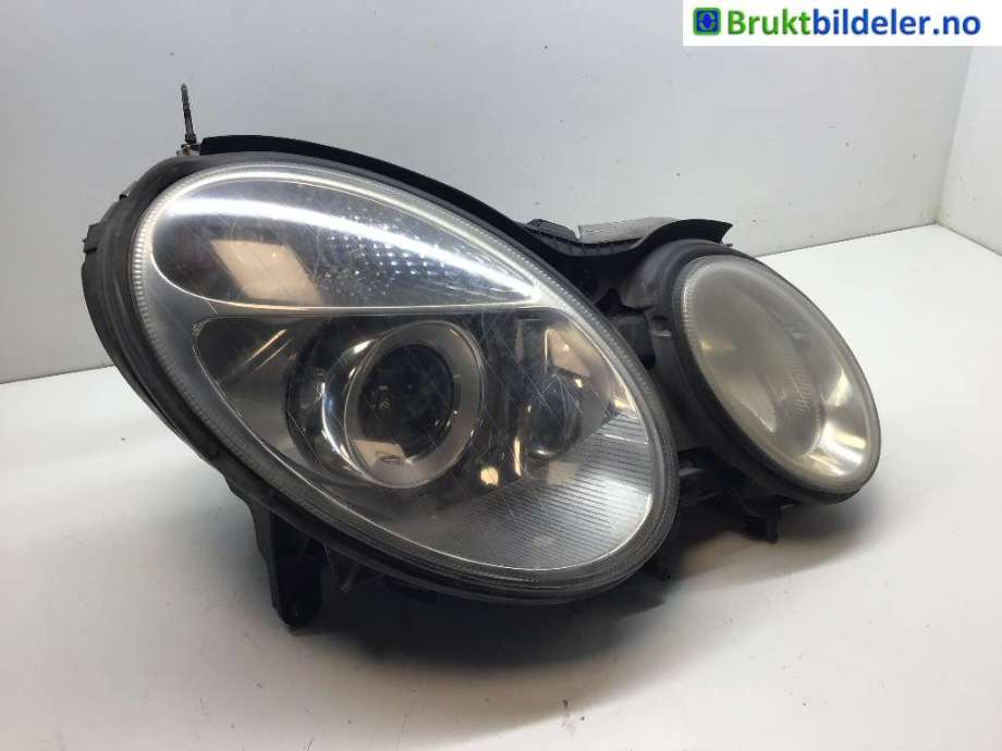 Frontlykt høyre halogen til Mercedes E-Klasse 2002-2006 (Fase 1) (W211) (W211) (MERCEDES|A 211 820 02 61|)