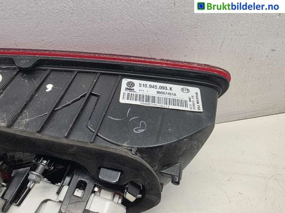 Baklykt venstre indre til VW Golf Sportsvan 2014-2018 (VOLKSWAGEN|510 945 093 K|)