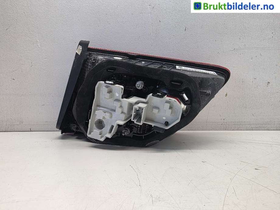 Baklykt venstre indre til VW Golf Sportsvan 2014-2018 (VOLKSWAGEN|510 945 093 K|)