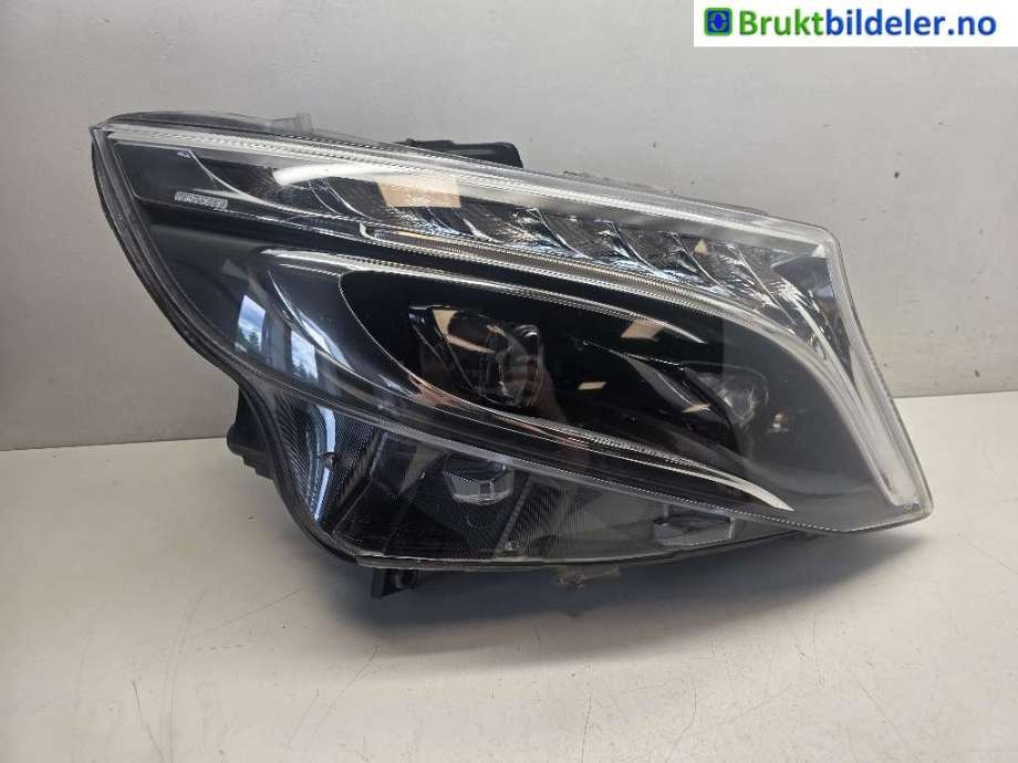 Frontlykt høyre halogen til Mercedes Vito, 2014-->> (W447) (W447) (MERCEDES|A 447 906 78 00)