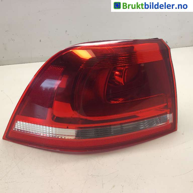 Baklykt venstre til VW Touareg, 2010-2018 (Type II)  (VOLKSWAGEN|7P6 945 095 D)
