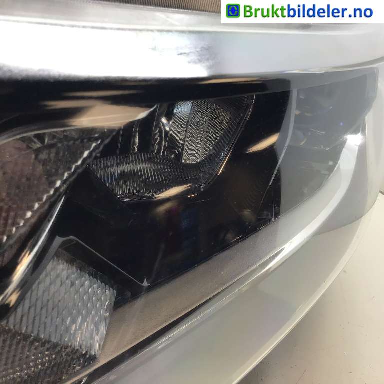 Frontlykt venstre halogen til Nissan Qashqai 2014-2021 (Type II)  (NISSAN|26060HV00A|)