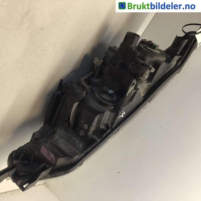 Frontlykt venstre halogen til Nissan Qashqai 2014-2021 (Type II)  (NISSAN|26060HV00A|)