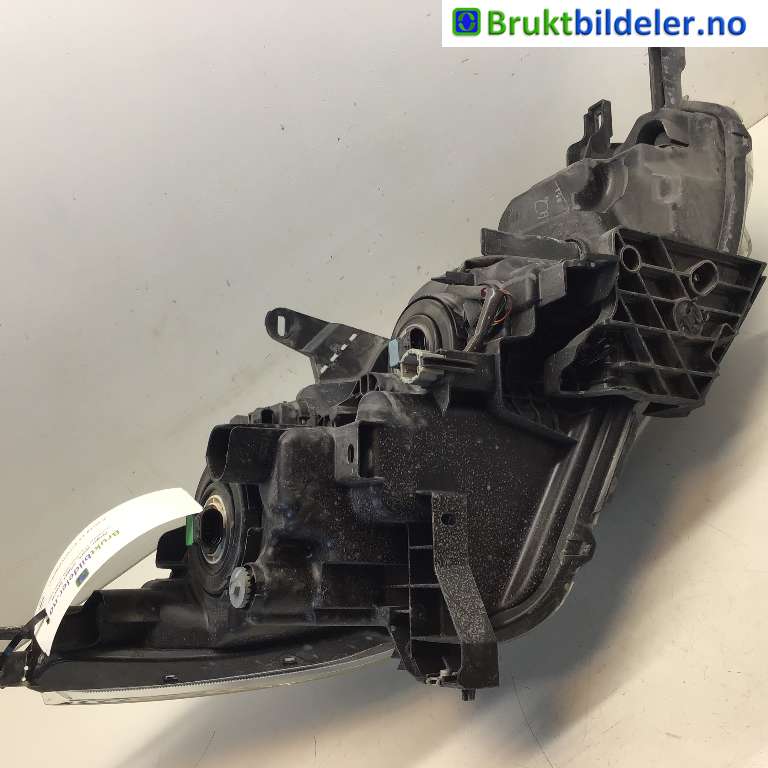 Frontlykt venstre halogen til Nissan Qashqai 2014-2021 (Type II)  (NISSAN|26060HV00A|)