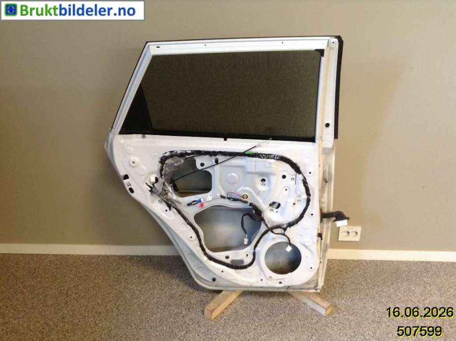 Dør høyre bak til Toyota Auris 2013-2015 (Type II, Fase 1)  (TOYOTA|6700302390|)