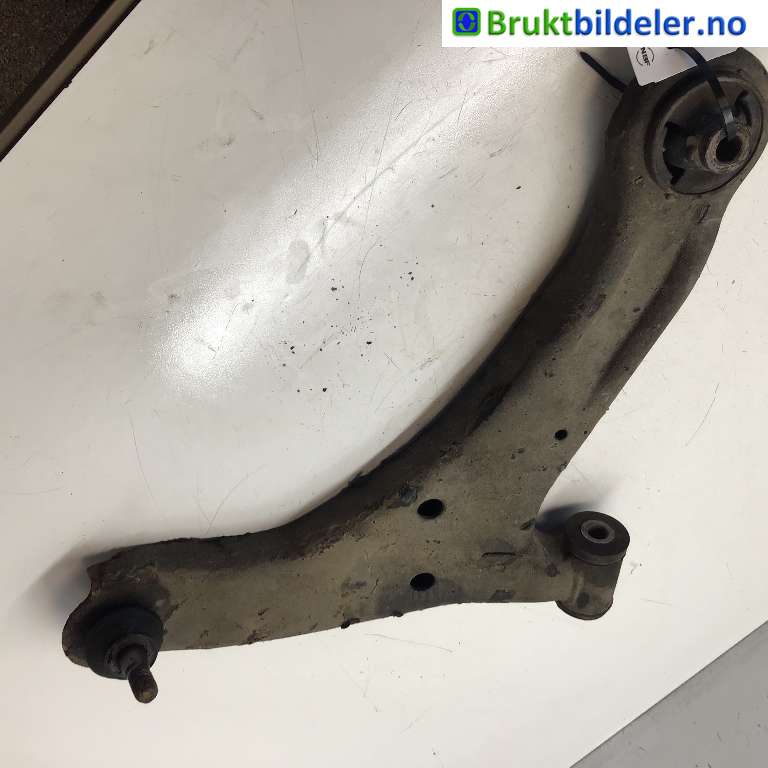 Bærebru høyre foran nedre til Suzuki Grand Vitara 2005-2015 (Type III)  (SUZUKI|45201-65J00|)