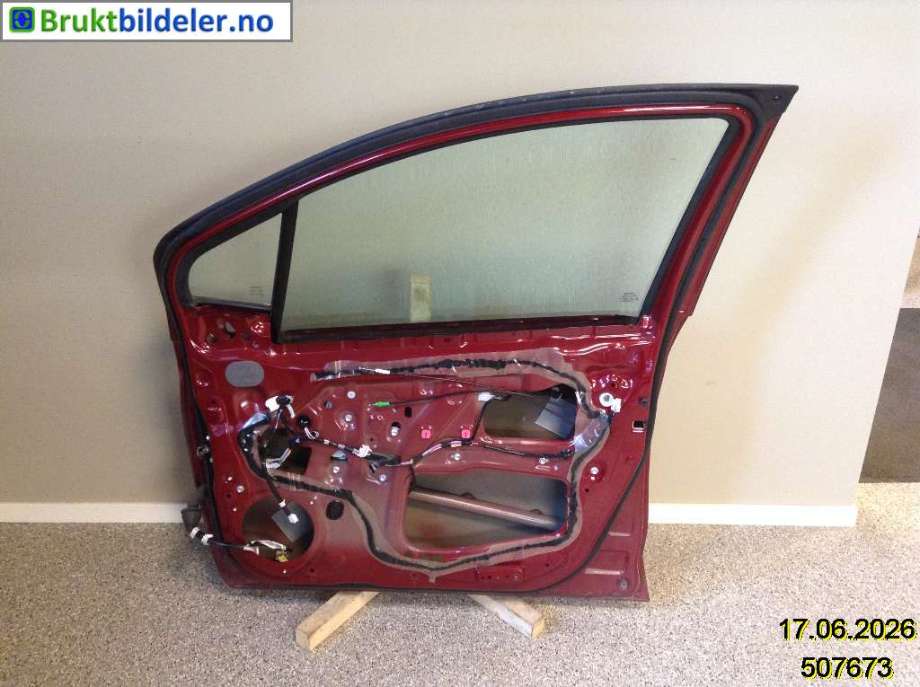 Dør høyre foran til Toyota Yaris 2014-2020 (Type III, Fase 2)  (TOYOTA|670010D510|)