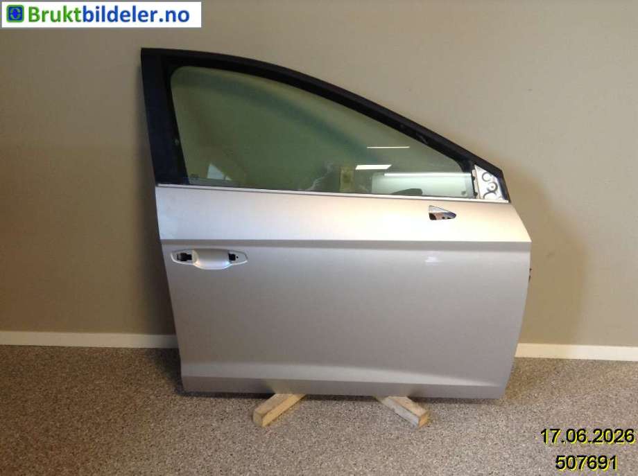 Dør høyre foran til Seat Leon, 2013-2020 (Type III)  (5F4 831 056 A)