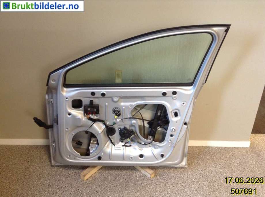 Dør høyre foran til Seat Leon 2013-2020 (Type III) (5F4 831 056 A|)