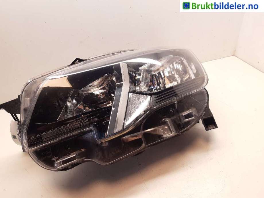 Frontlykt venstre halogen til Peugeot Partner, 2019-->> (Type III)  (PEUGEOT|9616826980)