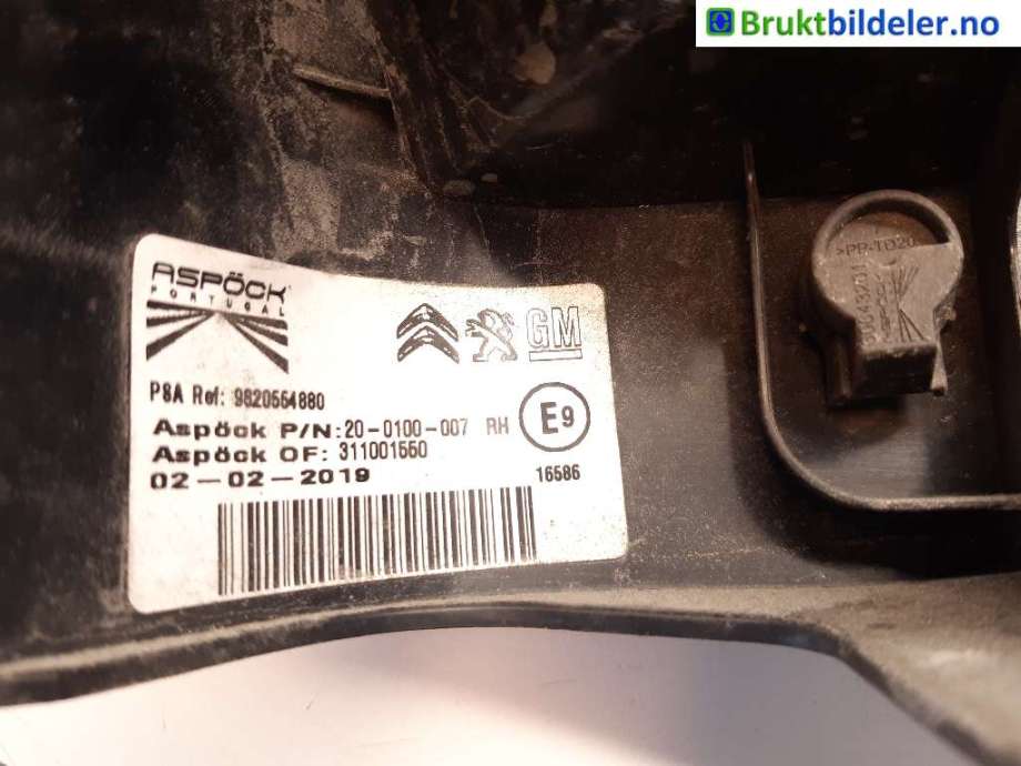 Baklykt høyre til Peugeot Partner 2019-->> (Type III)  (PEUGEOT|9820554880|311001550|)