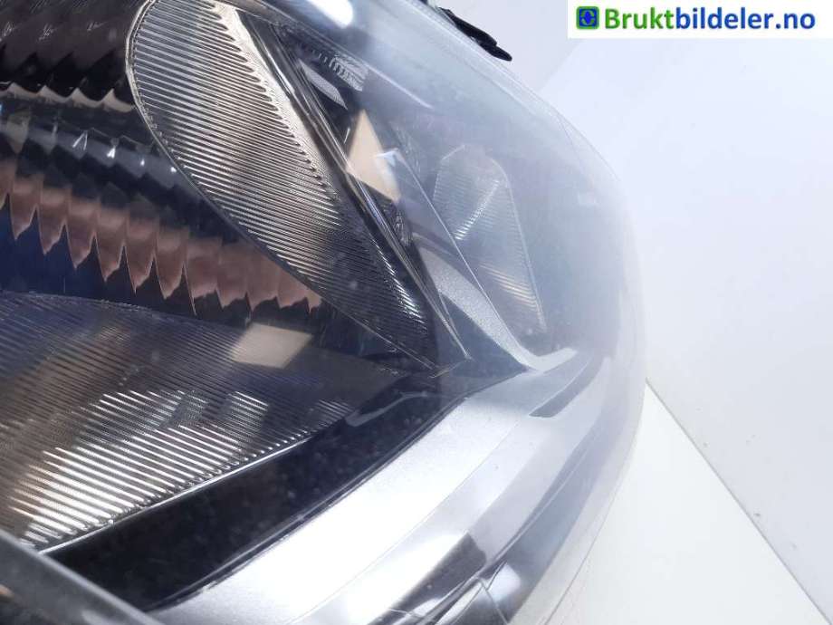 Frontlykt høyre halogen til Seat Leon 2013-2020 (Type III)  (5F1 941 006 A|)