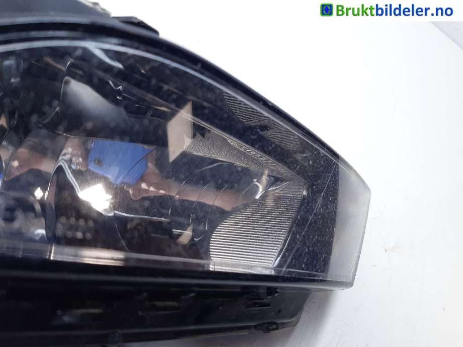 Tåkelykt høyre foran til Seat Leon 2013-2020 (Type III) (6J9 941 702 A|1NE 011.077-02|)