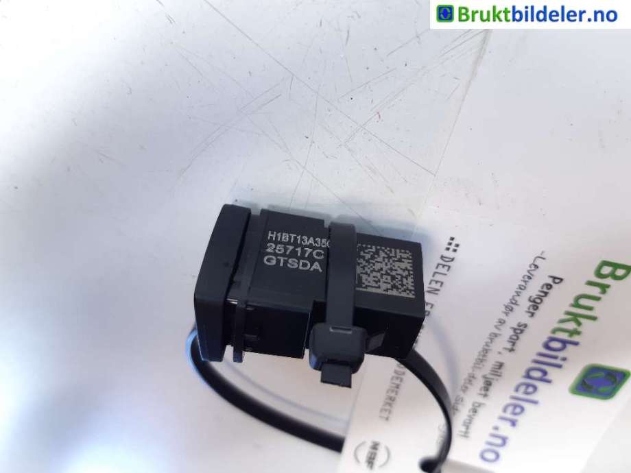 Bryter nødblink til Ford Fiesta 2017-->> (Type VII)  (FORD|H1BT-13A350-AC|25717C|)