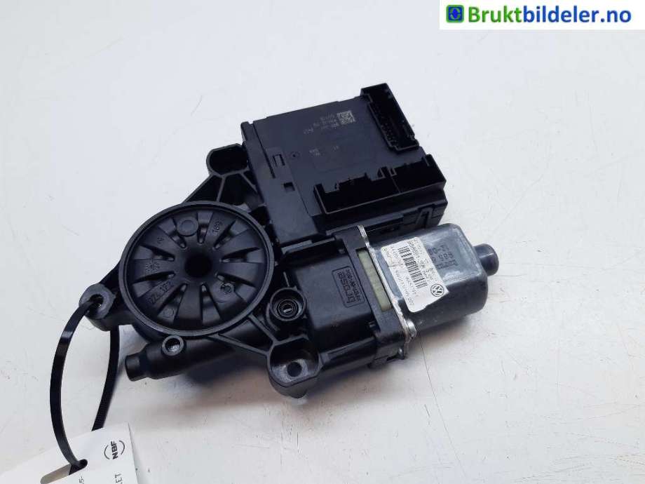 Ruteheis venstre foran til VW Passat 2011-2015 (B7) (B7) (VOLKSWAGEN|3AA959701A|0 130 822 451|)
