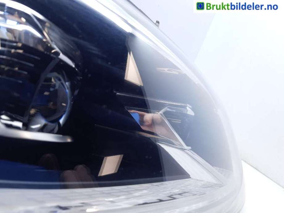 Frontlykt høyre halogen til VW Transporter / Caravelle 2019-->> (T6.1) (T6.1) (VOLKSWAGEN|7L1 941 774|90 199401|7L1 941 036 A)