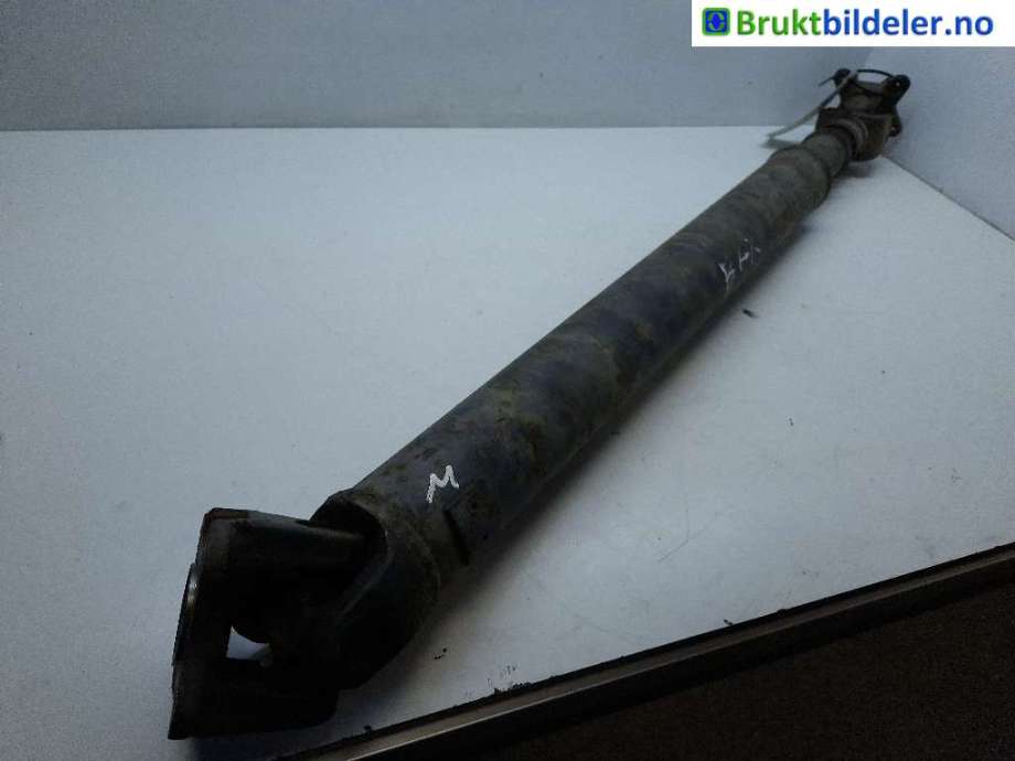 Mellomaksel bakre til Hyundai Terracan 2002-2007  (HYUNDAI|49020H1330|)