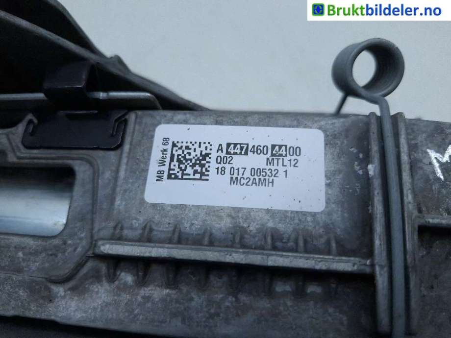 Rattaksel til Mercedes Vito 2014-->> (W447) (W447) (MERCEDES|A 447 460 48 00|)