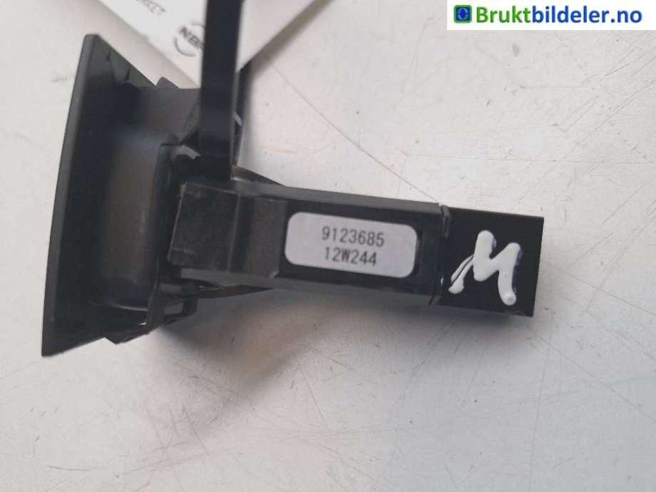 Bryter nødblink til Volvo XC70 2008-2013 (Type II, Fase 1)  (VOLVO|9123685|4970|)