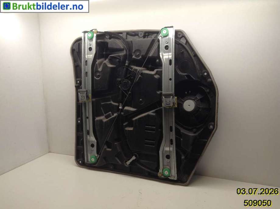 Ruteheis til Mercedes Vito 2014-->> (W447) (W447) (MERCEDES|A 447 720 40 00|)
