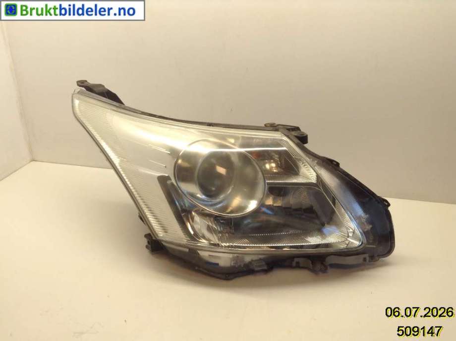 Frontlykt høyre halogen til Toyota Avensis 2009-2015 (Type III, Fase 1) (TOYOTA|8113005310||8113005312)